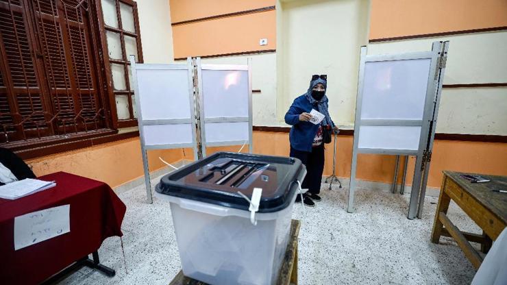 Mısırda halk sandık başında: Sisi açık ara favori
