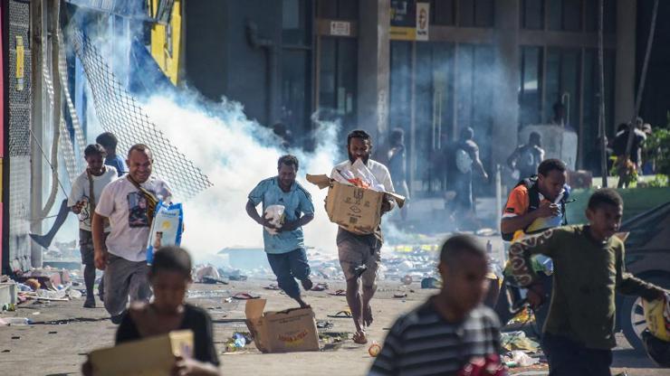 Polisler greve gidince Papua Yeni Gine karıştı: En az 15 ölü