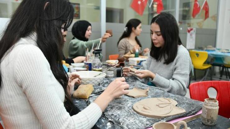 Yenişehirli kadınlar yaratıcılıklarını seramikle buluşturuyor
