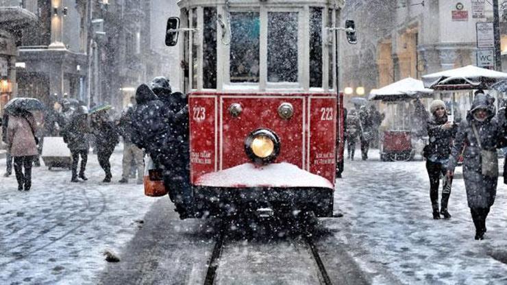AKOMdan İstanbul için kar uyarısı: Yarın için saat verildi