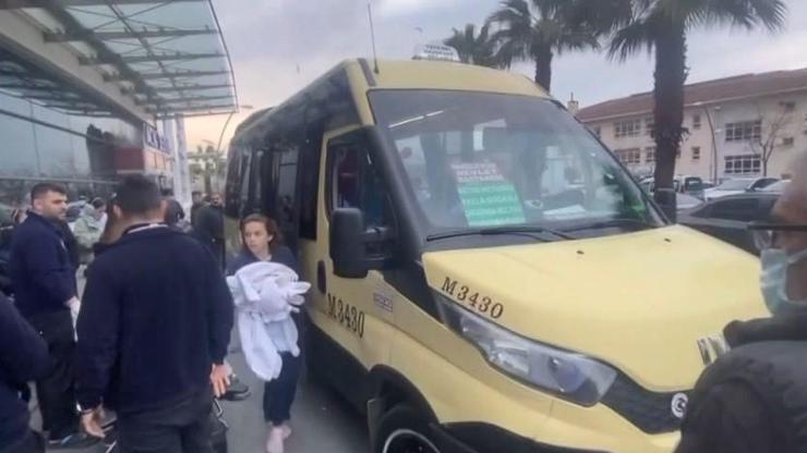 İstanbulda minibüste doğum Arkadaşlarından şoföre sürpriz