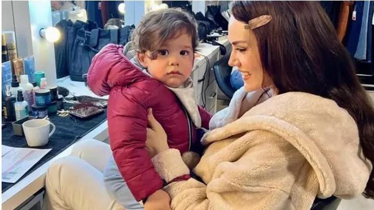 Fahriye Evcen ile Keremin set hatırası