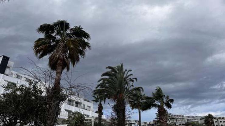 Egede fırtına: Balıkçılara denize açılmayın uyarısı