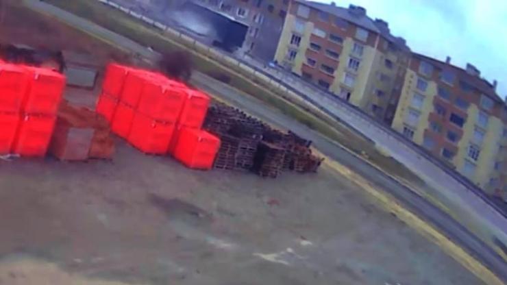TIRın bariyere çarptığı kaza kamerada: 1i ağır, 2 yaralı