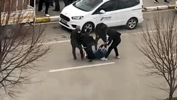 Trafik tartışmasında motosikletliye darp kamerada