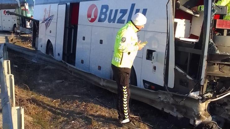 Bariyerlere çarpan otobüsteki 14 yolcu yaralandı
