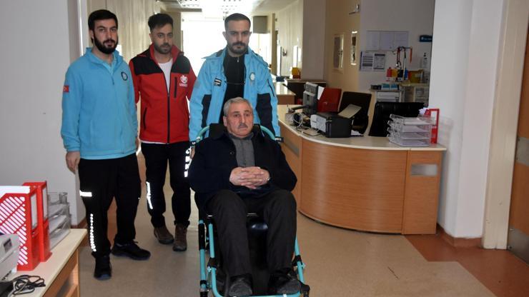 KOAH hastası, oy kullanacağı okula ambulansla taşındı