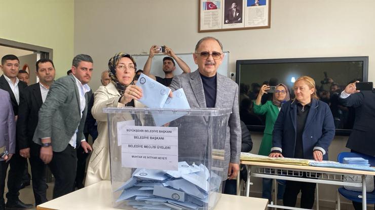 Bakan Özhaseki: İnsanların siyasi tercihi başımızın üstünde
