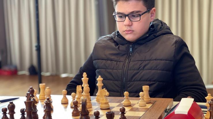 12 yaşındaki Türk satranç sporcusu Yağız Kaan Erdoğmuş, ‘Dünyanın En Genç Büyükustası’ oldu