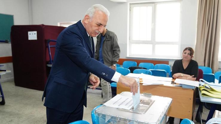 Ümraniyede AK Partili İsmet Yıldırım başkan seçildi