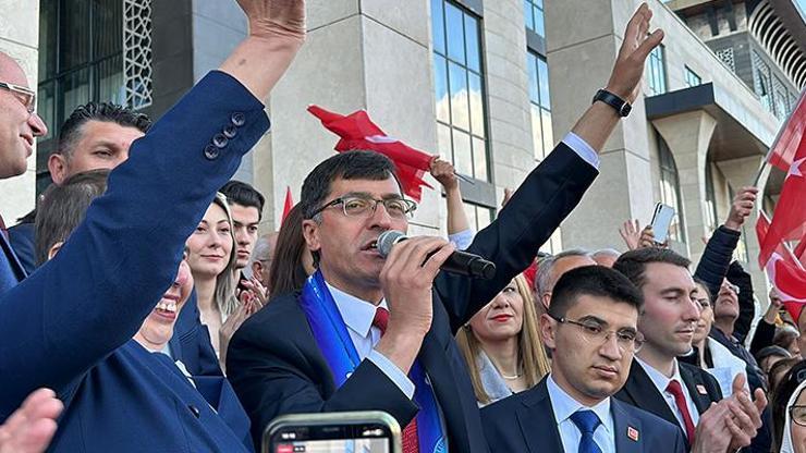 Kütahyada CHPli Eyüp Kahveci mazbatasını aldı