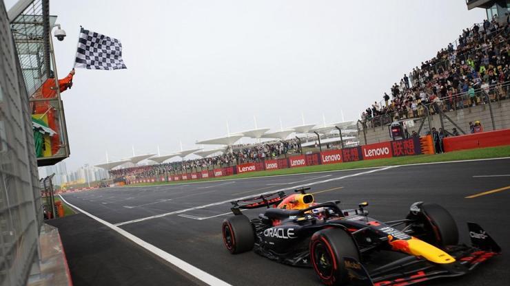 Çin’de pole Verstappen’in