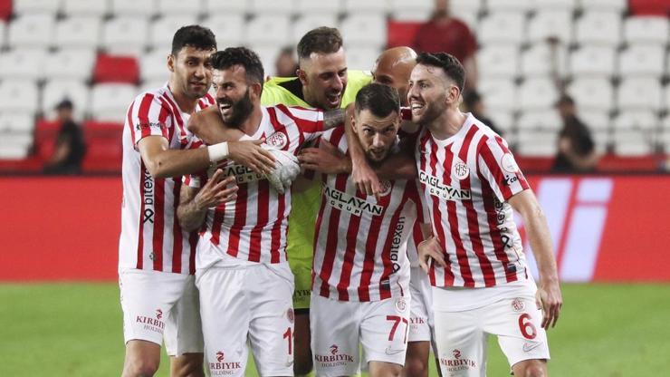 Antalyaspor sonradan açıldı, sahasında kazandı