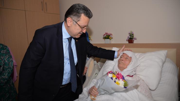 Başkan Gençten huzurevine ‘Anneler Günü ziyareti