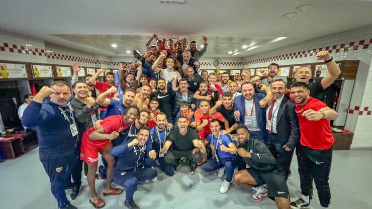 Kayserispor aldığı 1 puanla Süper Ligi garantiledi