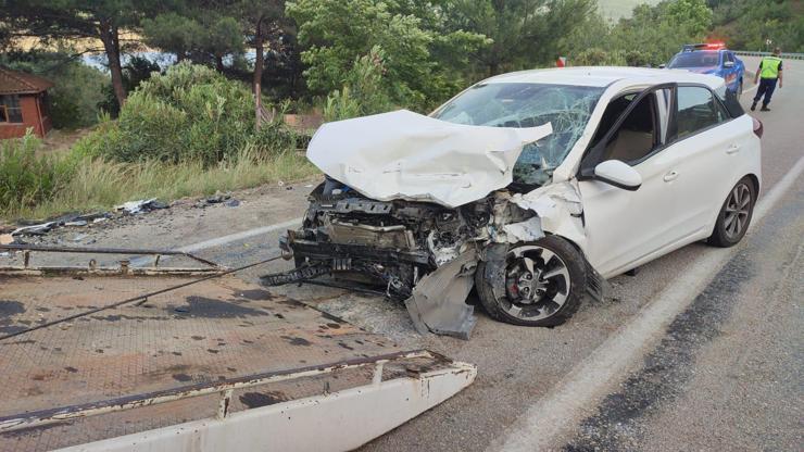 Kozanda otomobil ile kamyon çarpıştı: 1 yaralı