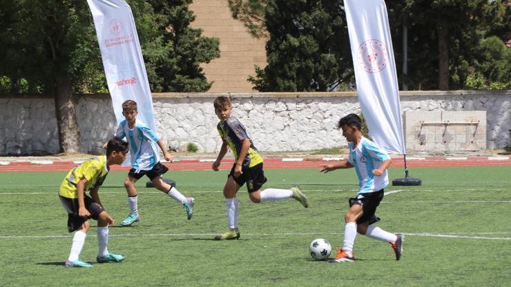 Küçükler Türkiye Futbol Şampiyonası, Burdurda başladı