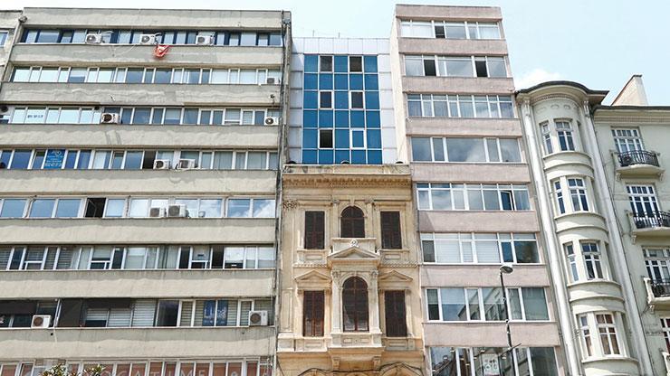 Şişlide tarihi binalara eklenen kaçak yapılar yıllardır çözüm bekliyor