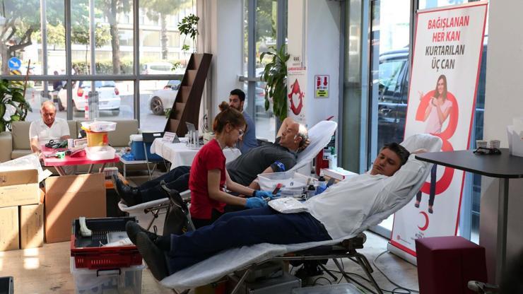 Efeler Belediyesi çalışanlarından Kızılaya kan bağışı