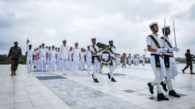 TCG Kınalıada korveti, Pakistan’ı ziyaret etti
