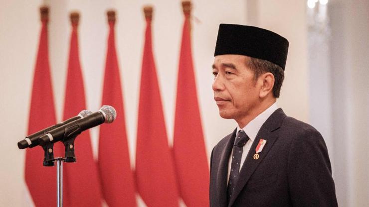 Endonezyada Devlet Başkanı Widodo, görevden ayrılmasına 2 ay kala kabine değişikliğine gitti