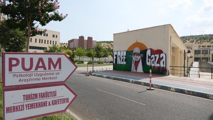 Üniversite öğrencileri, Gazzedeki dramı duvarlara çizdi