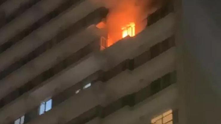Esenyurt’ta bulunan bir sitede korkutan yangın Ekipler müdahale ediyor