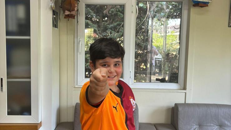 Galatasaraylı küçük taraftar Rüzgardan Kerem Aktürkoğluna mesaj: