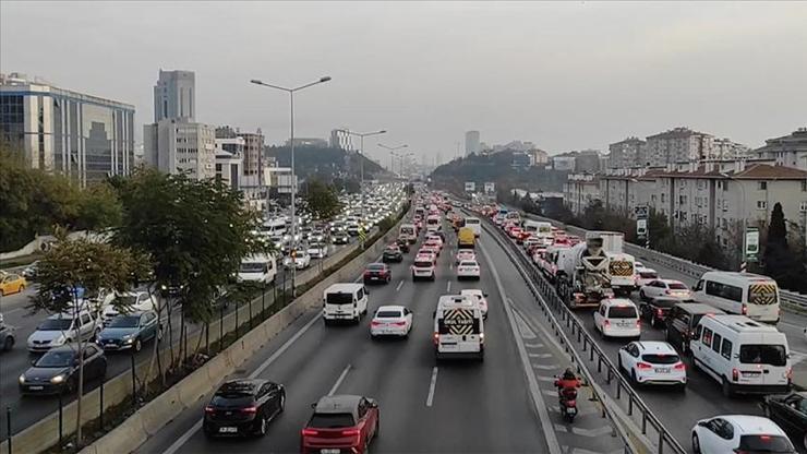 İstanbulda trafik yoğunluğu arttı