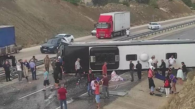 Yolcu otobüsü devrildi Çok sayıda yaralı var...