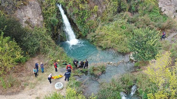 İki çocuğunu boğulmaktan kurtardı, kendisi öldü