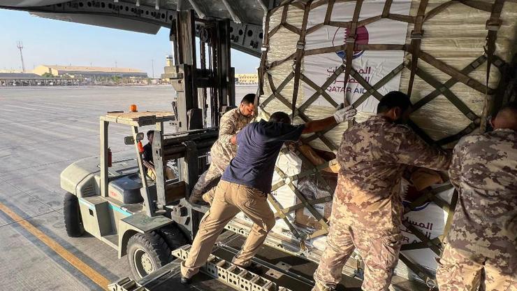 İnsani yardımların ulaştırılması için Katar ile Lübnan arasında hava köprüsü kuruldu