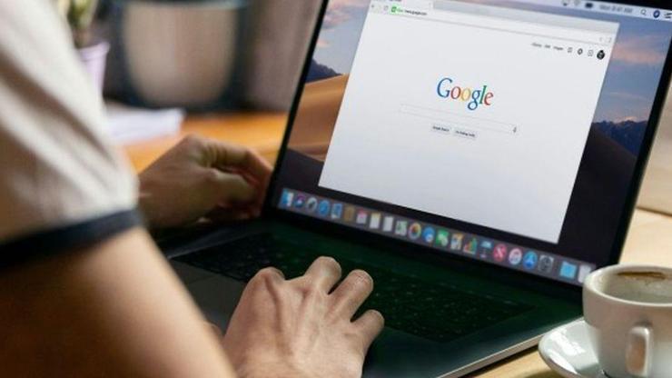 Google mavi onay işaretini geri getiriyor