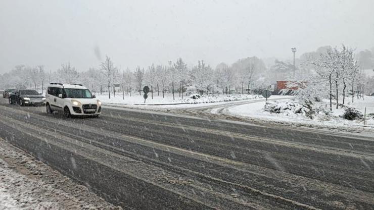 Bursa-Ankara kara yolunda kar etkili oldu