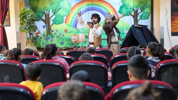 Tarsusta, çocuklar tiyatro ile buluşmaya devam ediyor