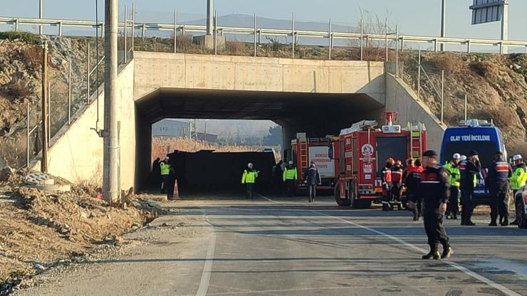 Denizlide işçi taşıyan midibüs devrildi: 4 ölü