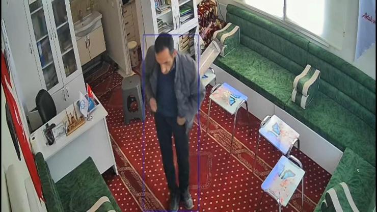 Şanlıurfada, camiden hırsızlık kamerada