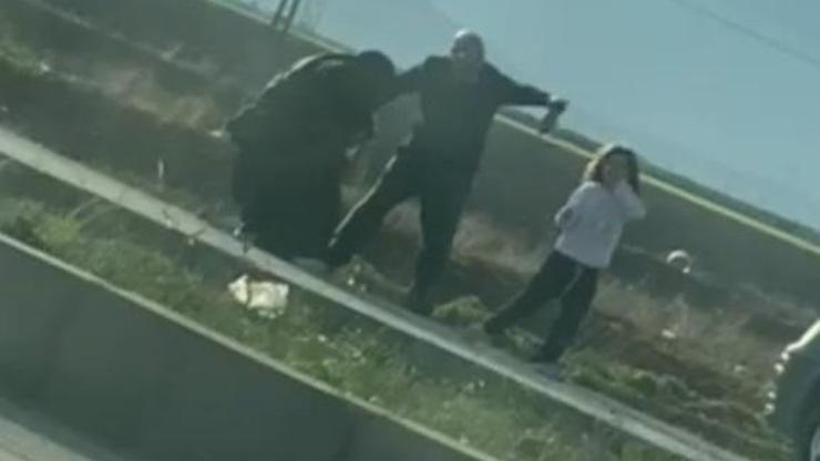 Kadının saçlarından sürükleyip, kız çocuğunu da darbettiler