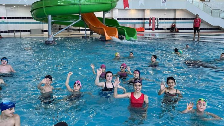İstanbulda Karnesini Alan Çocuklar Eğlenceli Spor Etkinliklerinde Buluştu