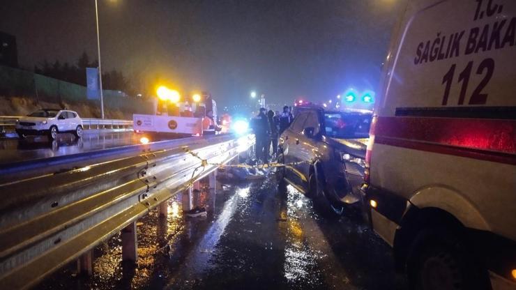 İstanbulda 6 aracın karıştığı zincirleme kaza: 1 kişi hayatını kaybetti