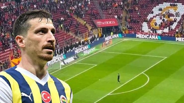 Mert Hakan kale arkası tribünün önüne gitti Sahada Hav hav şarkısı çalındı