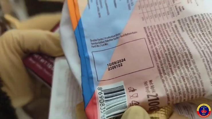 Ankarada tarihi geçmiş 17 ton çikolata ele geçirildi