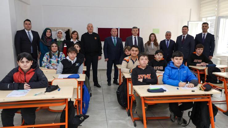 Artvin Valisi Ergün öğrencilerle bir araya geldi