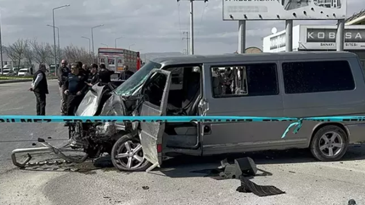 Minibüs, TIRa çarptı: 1 ölü, 5 yaralı