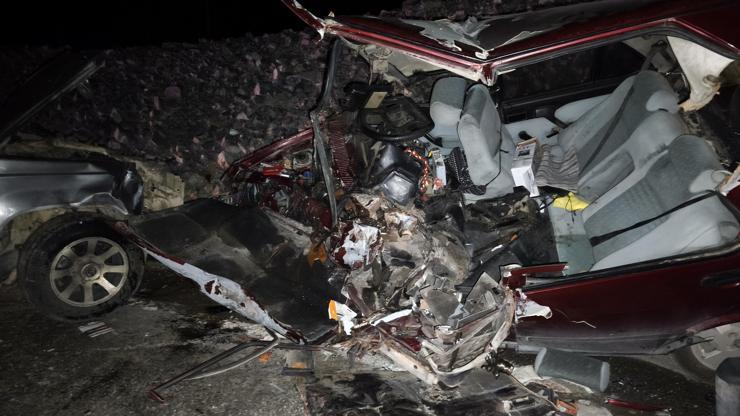 Bursada otomobil ile kamyonet çarpıştı: 1 ölü, 3 yaralı