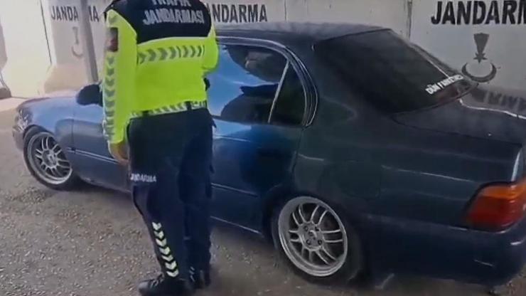 Adanada modifiyeli otomobil trafikten men edildi