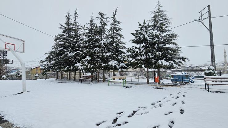 Adananın yüksek kesimlerinde kar etkili oldu