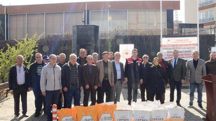 Tekirdağda üreticileri ayçiçek ve kanola tohumu dağıtıldı