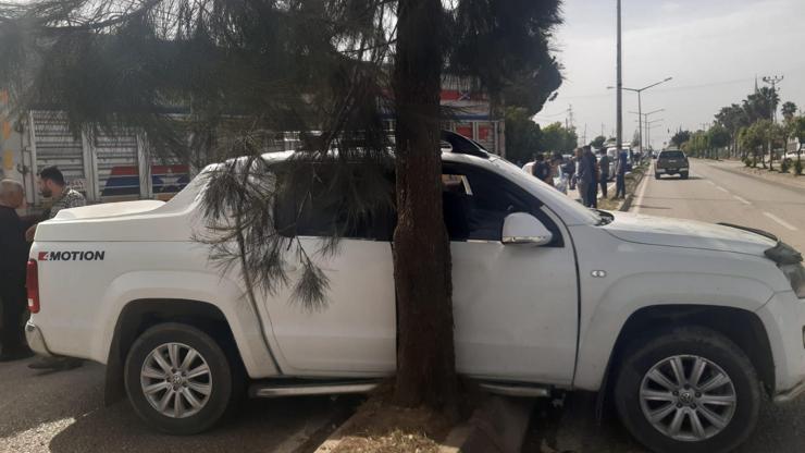 Adanada tır ile kamyonetin çarpıştığı kazada 2 kişi yaralandı