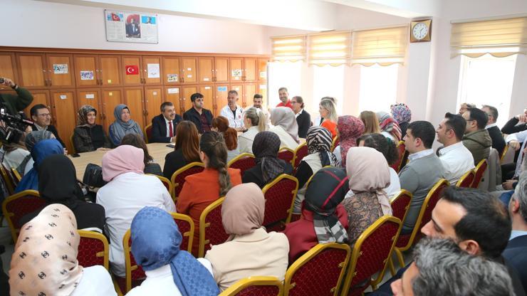 Milli Eğitim Bakanı Yusuf Tekin, Erzurumda sporcularla bayramlaştı: